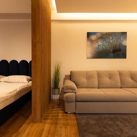 Nest Inn Azure Apartment คลูจ-นาโปกา ภายนอก รูปภาพ