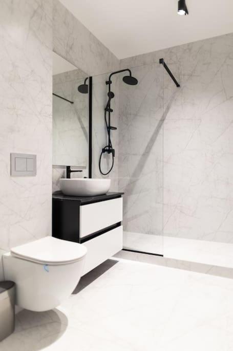 Nest Inn Azure Apartment คลูจ-นาโปกา ภายนอก รูปภาพ