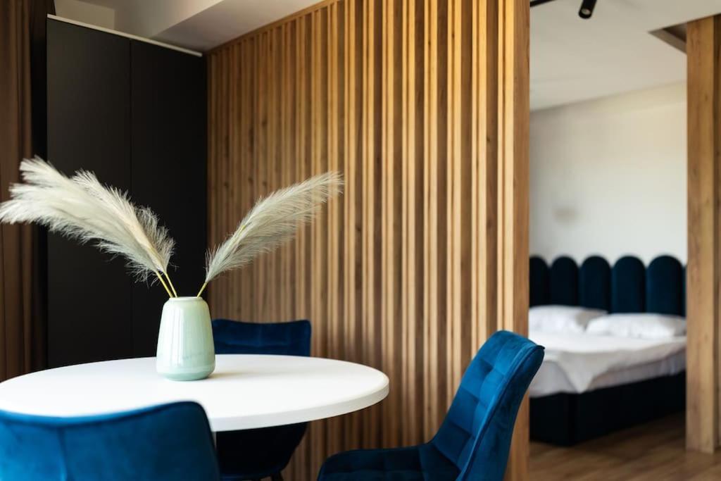 Nest Inn Azure Apartment คลูจ-นาโปกา ภายนอก รูปภาพ