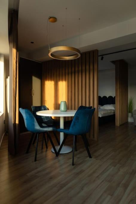 Nest Inn Azure Apartment คลูจ-นาโปกา ภายนอก รูปภาพ