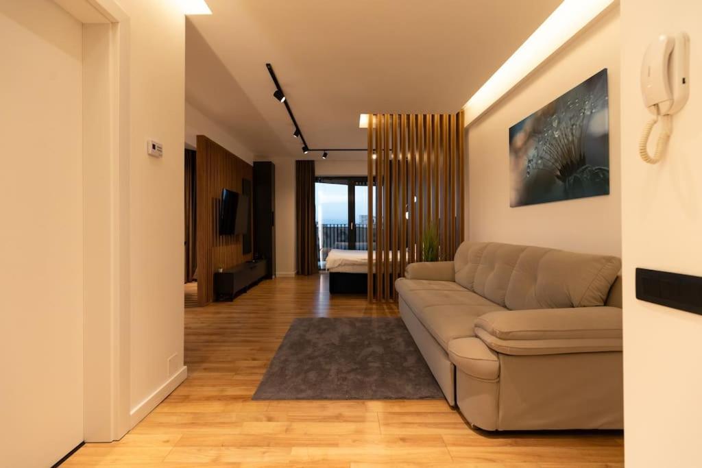 Nest Inn Azure Apartment คลูจ-นาโปกา ภายนอก รูปภาพ